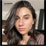 Apasionada de los idiomas con motivación y empatía.